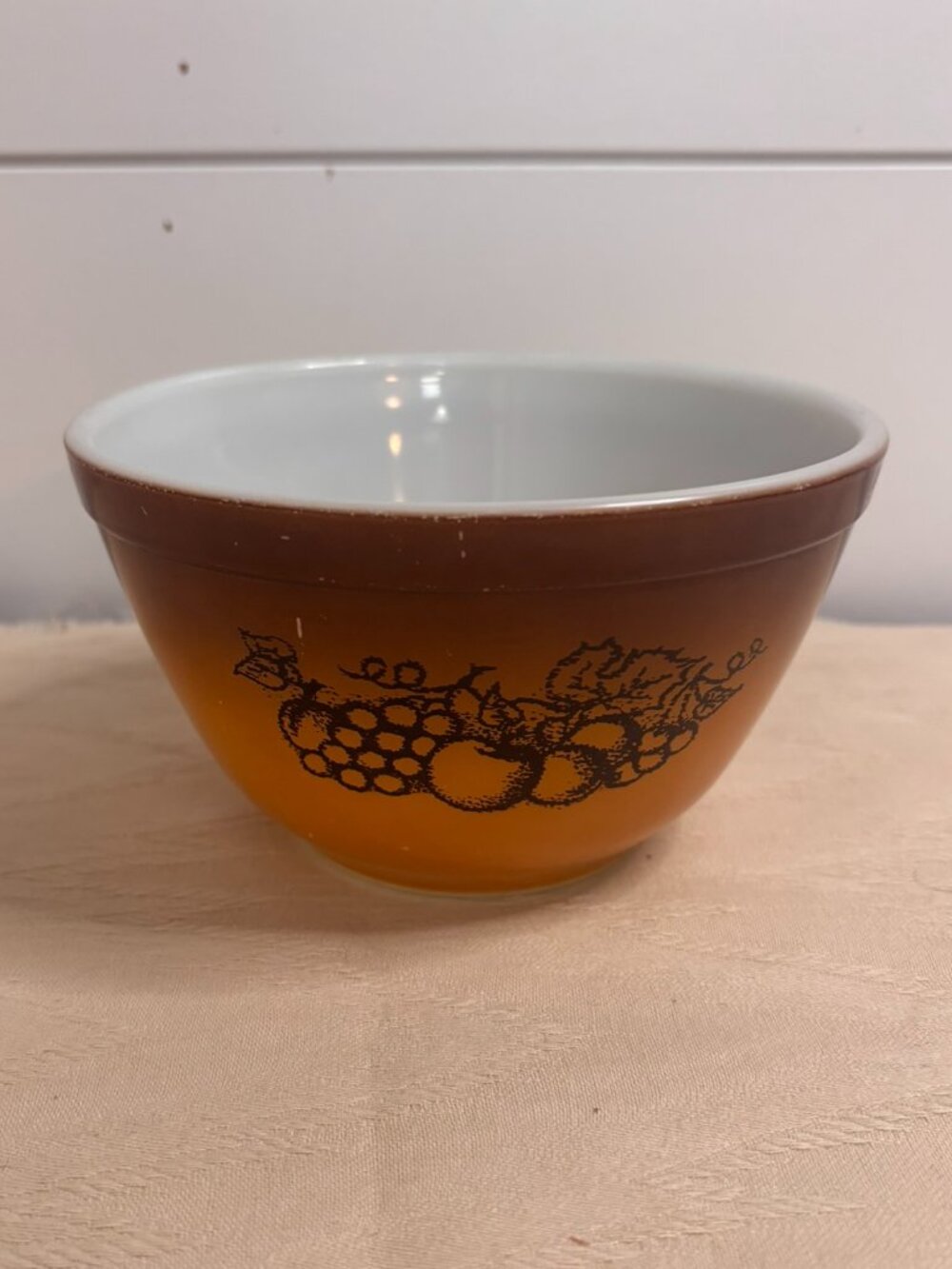 VTG Pyrex Old Orchard 401 Orange Brown Ombre Mixing Bowl 1.5 Pt